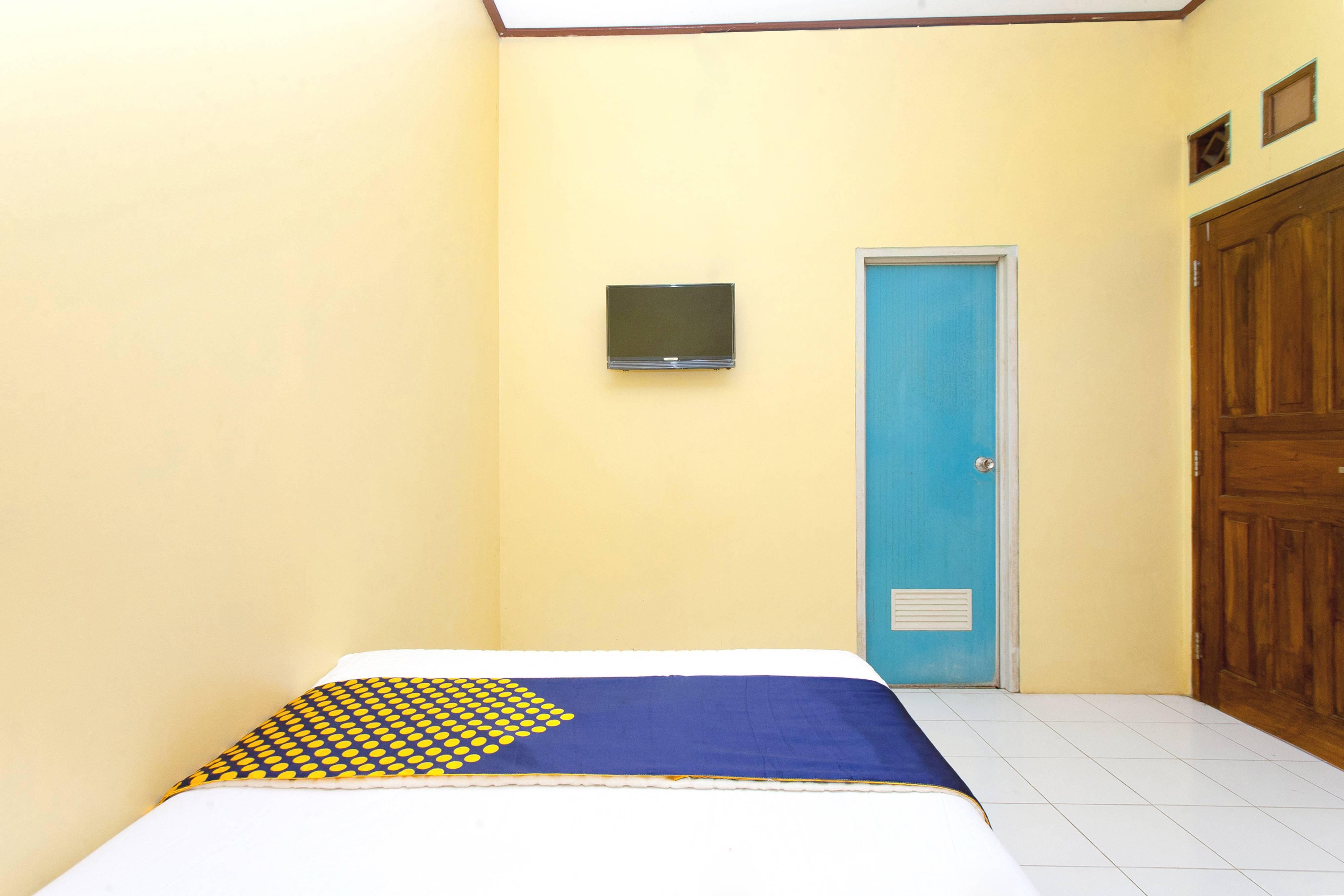 Spot On 2830 Azka Guest House Syariah Чилачап Экстерьер фото