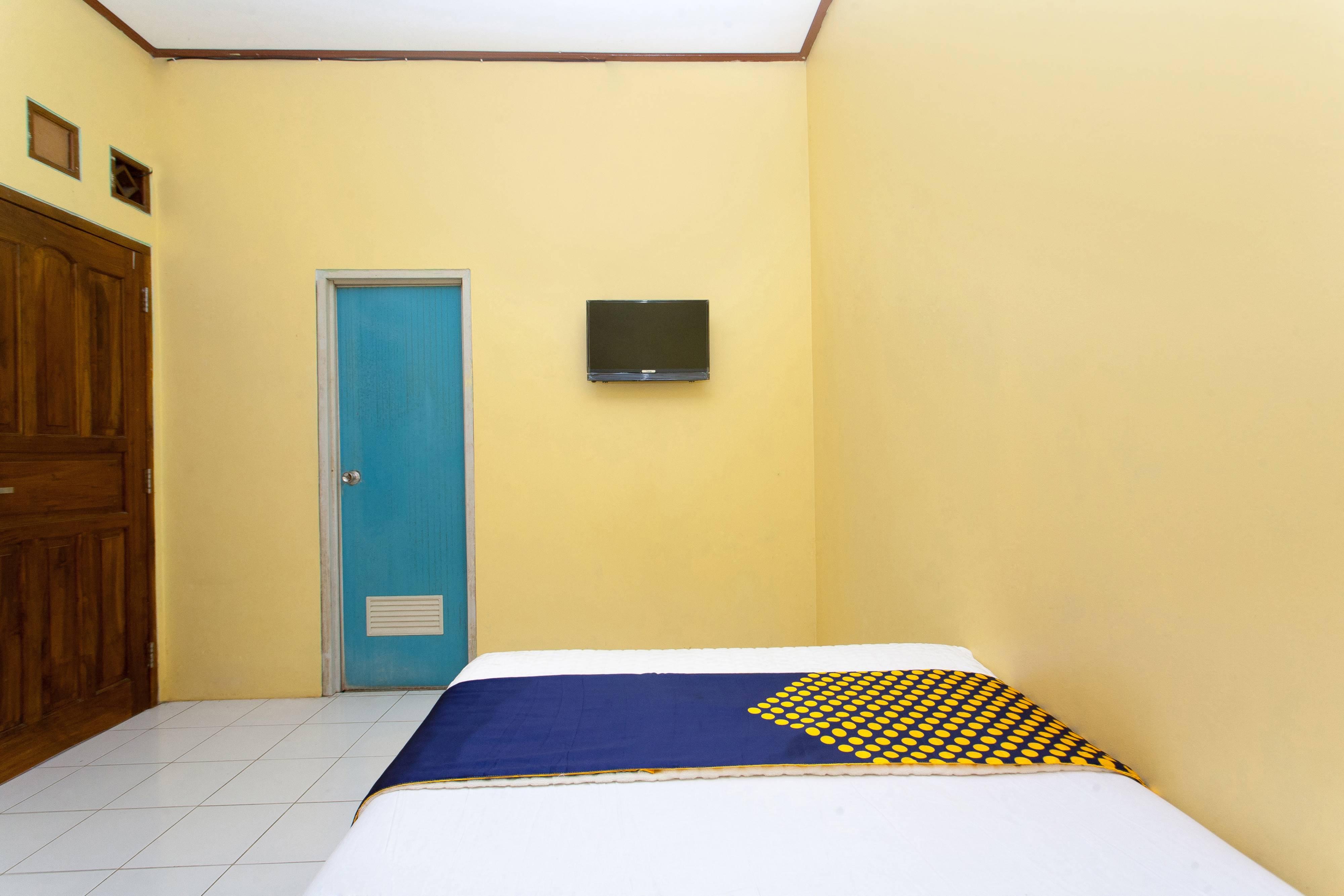 Spot On 2830 Azka Guest House Syariah Чилачап Экстерьер фото