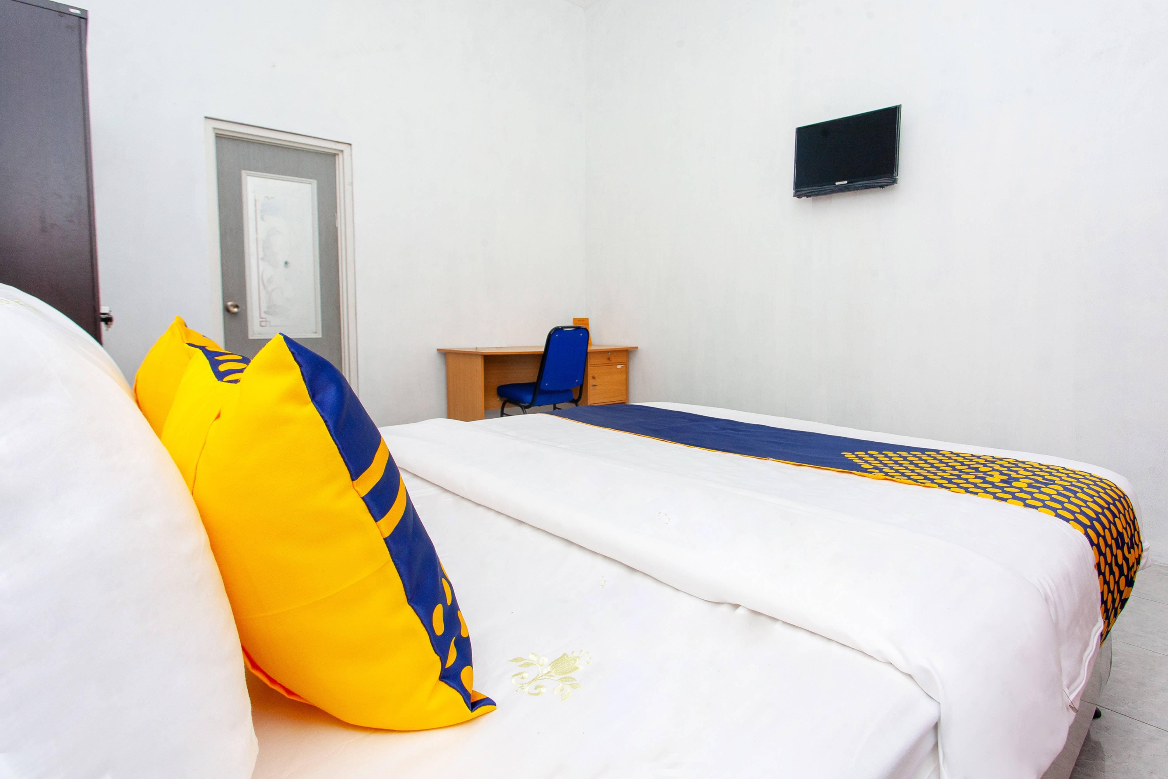 Spot On 2830 Azka Guest House Syariah Чилачап Экстерьер фото