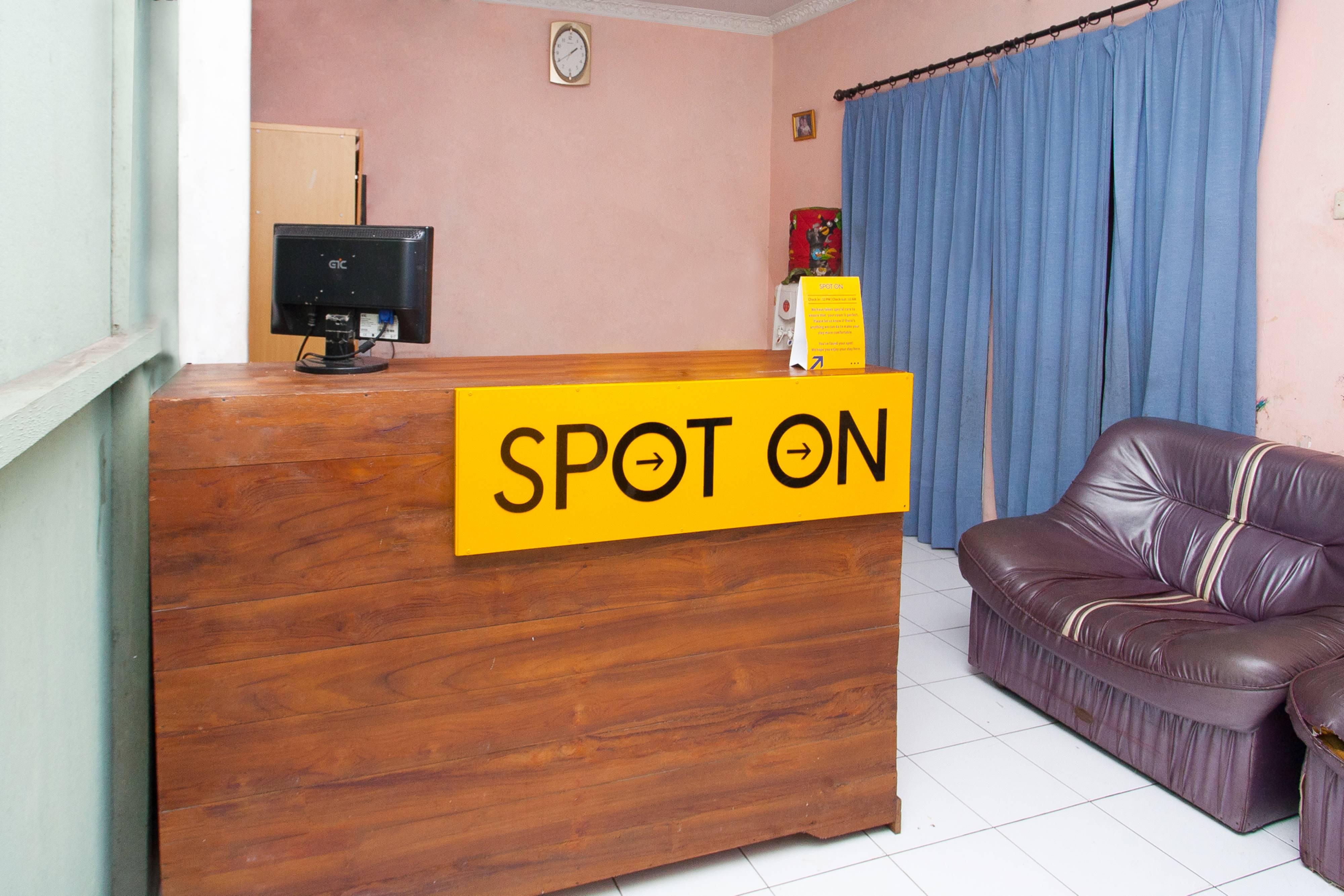 Spot On 2830 Azka Guest House Syariah Чилачап Экстерьер фото