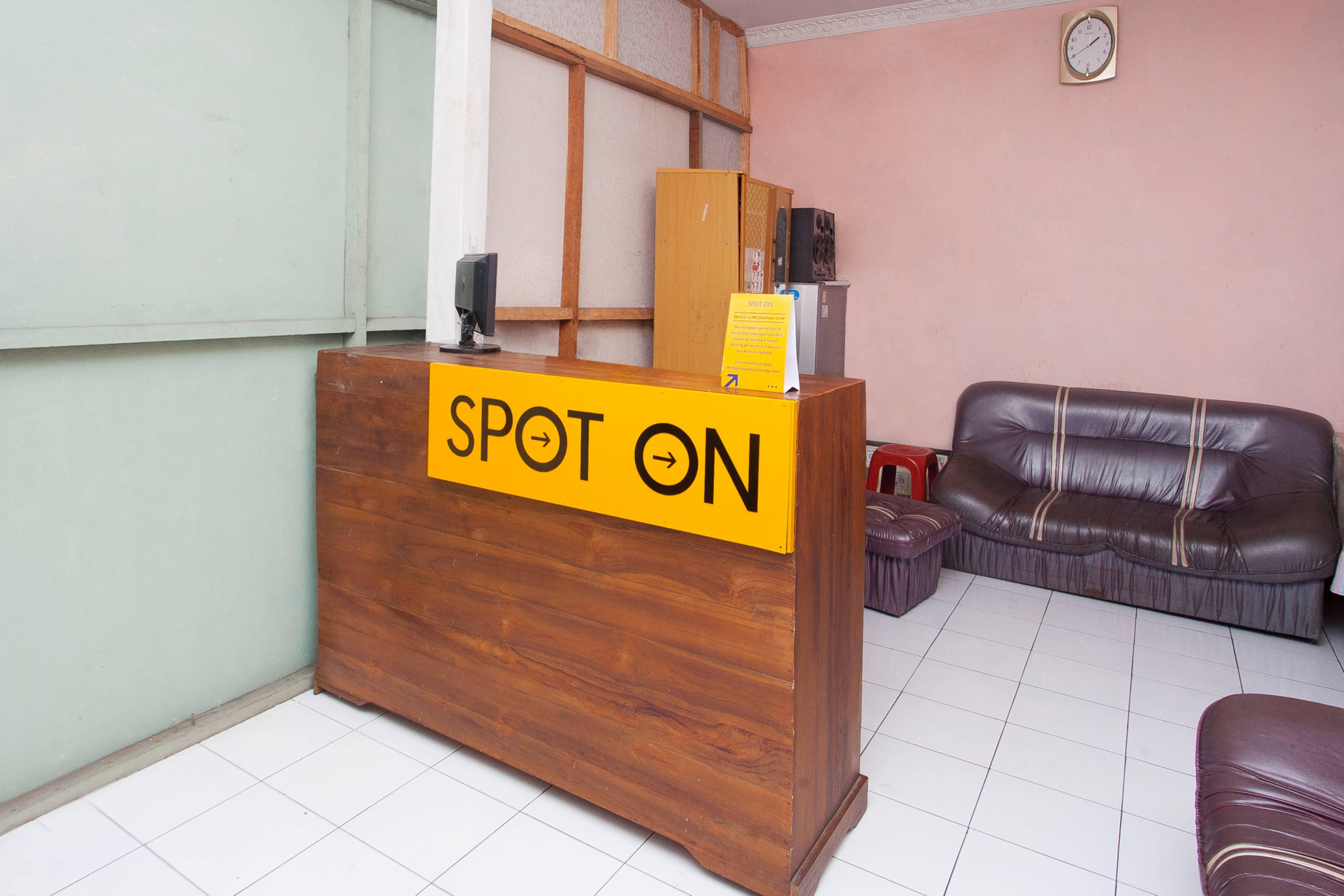 Spot On 2830 Azka Guest House Syariah Чилачап Экстерьер фото